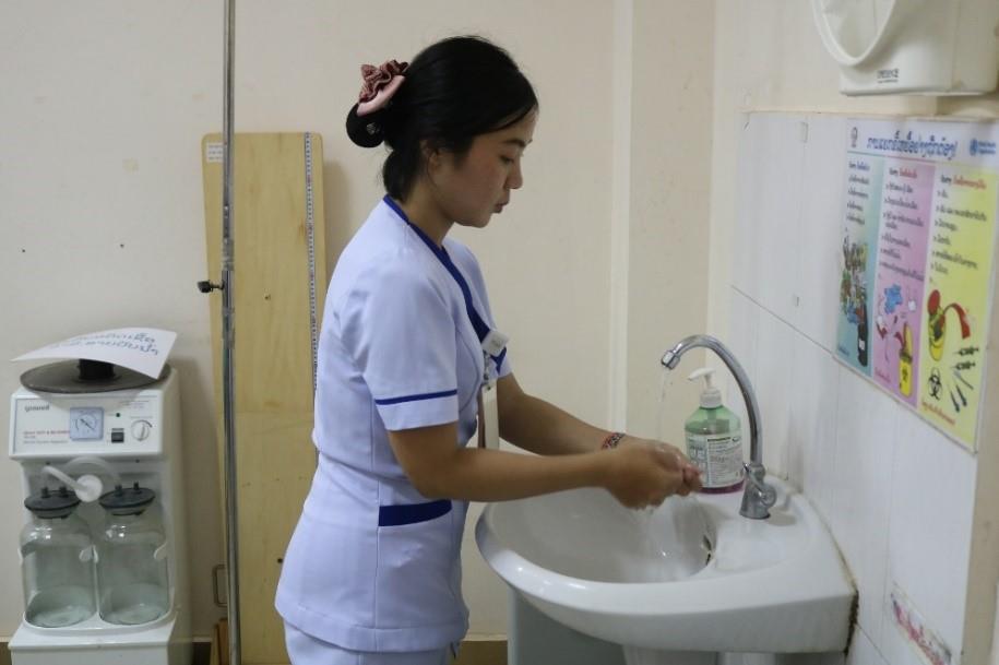 20201104-WASH-photo1-nurse